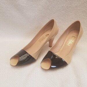 Practical patent leather comfortable pump.